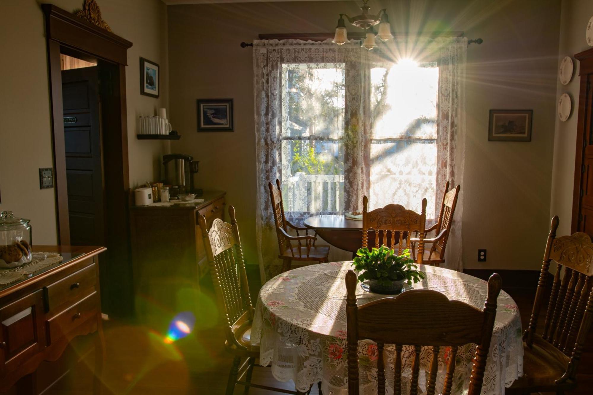 The Pearl Inn Bed And Breakfast Ilwaco Buitenkant foto