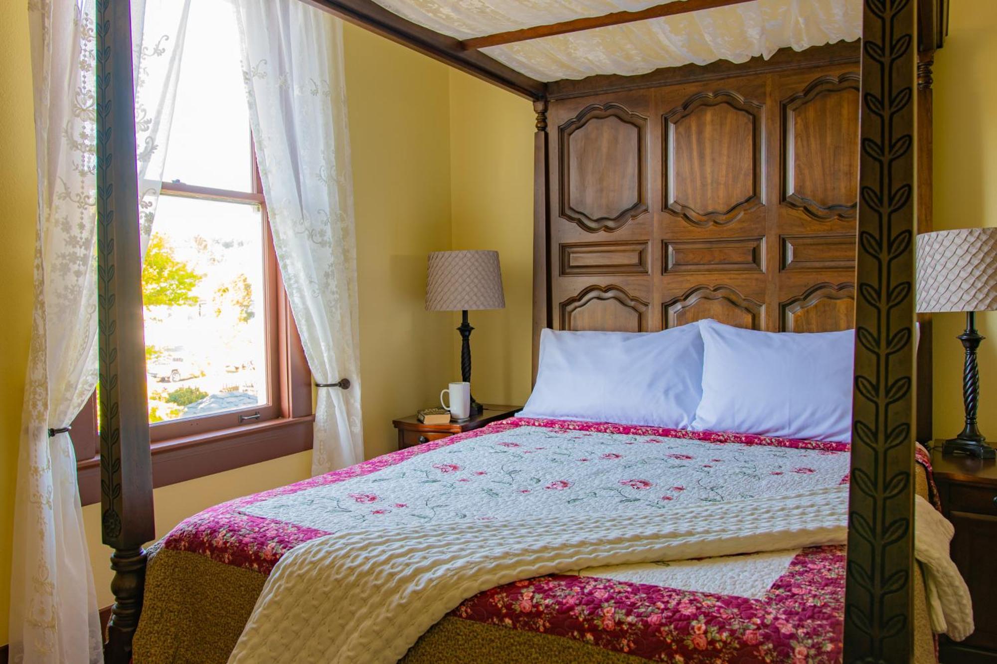 The Pearl Inn Bed And Breakfast Ilwaco Buitenkant foto