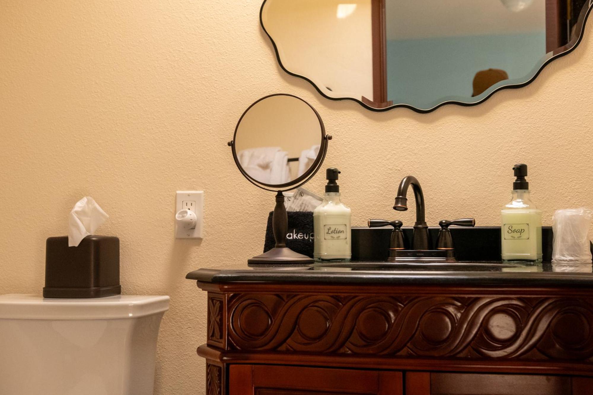 The Pearl Inn Bed And Breakfast Ilwaco Buitenkant foto